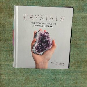 Crystals: The Modern Guide to Crystal Healing